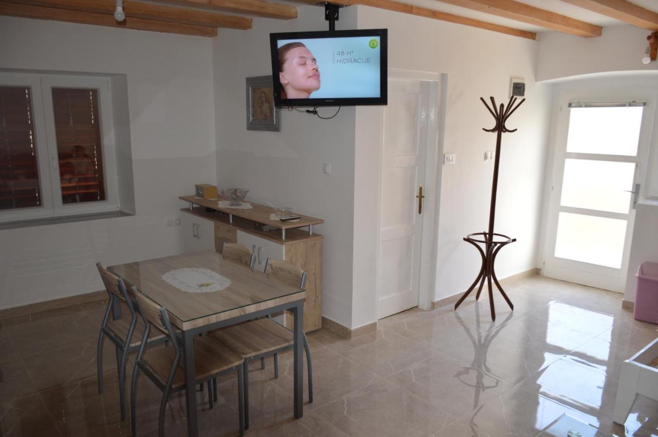 Studio Apartman Kata Prvic Sepurine Εξωτερικό φωτογραφία