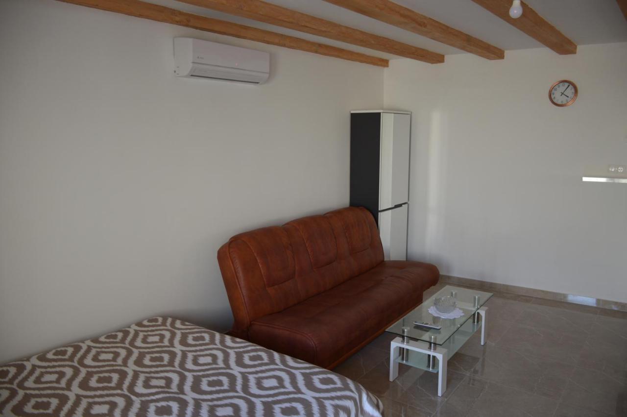 Studio Apartman Kata Prvic Sepurine Εξωτερικό φωτογραφία